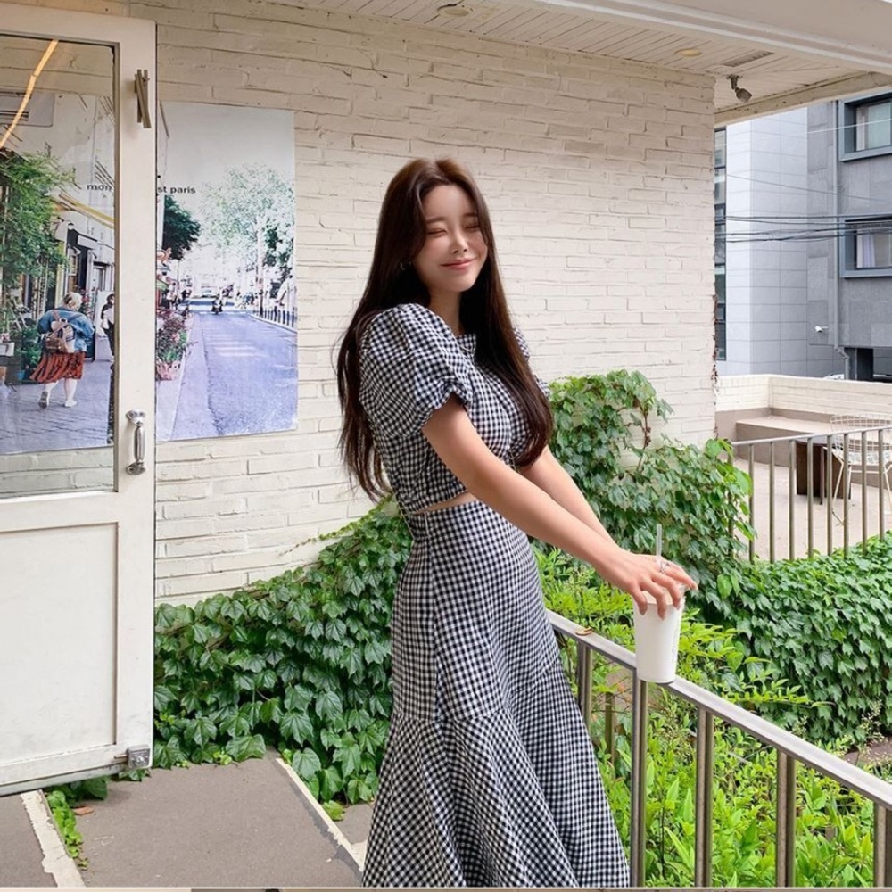 Puffy crop blouse & ruffle long skirt set